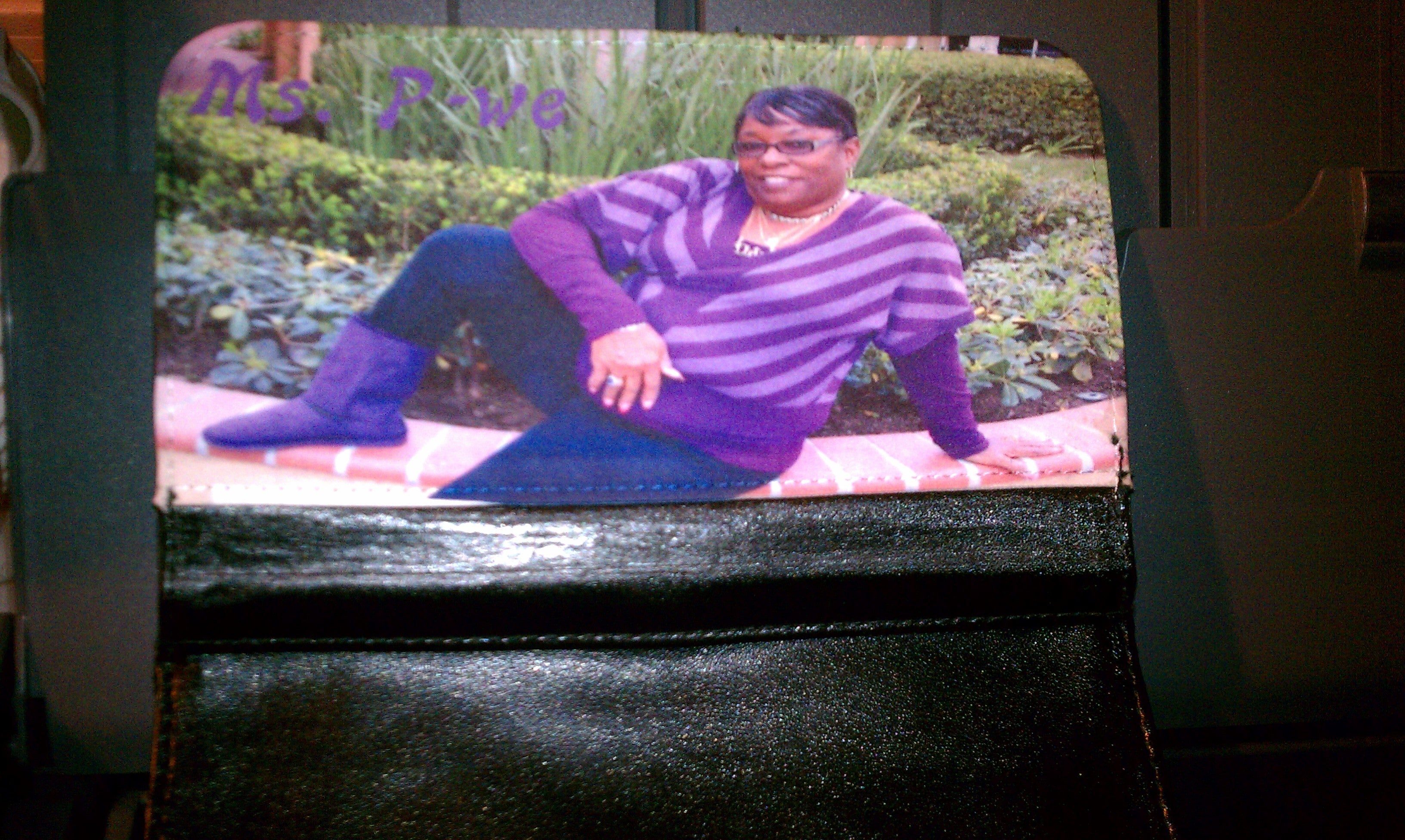 Women 7 ½ " Trifold  Wallet