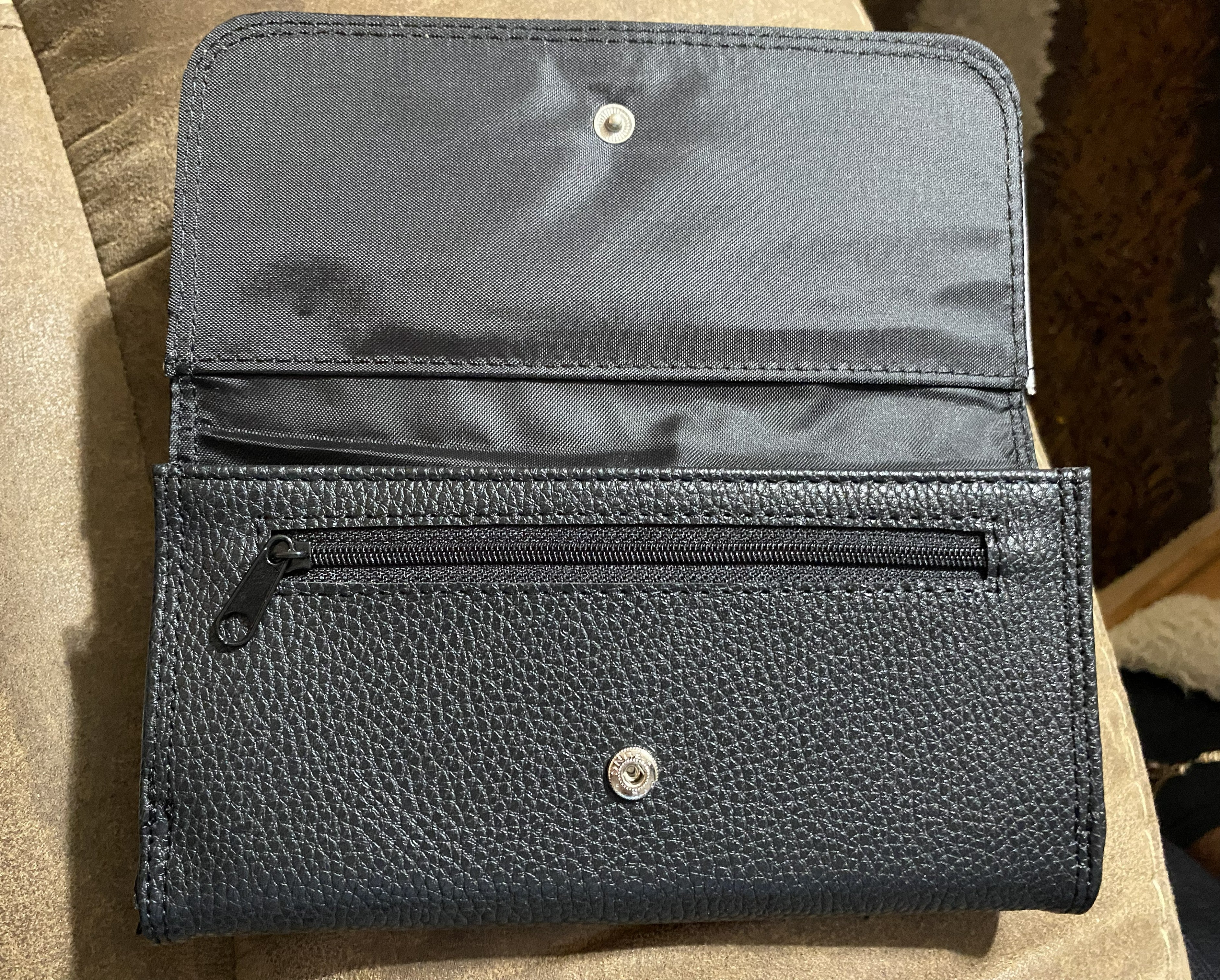 Women 7 ½ " Trifold  Wallet
